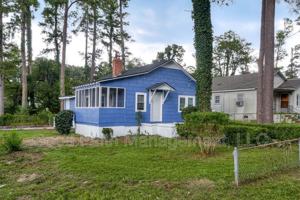 featured image of 2819 Hazel St