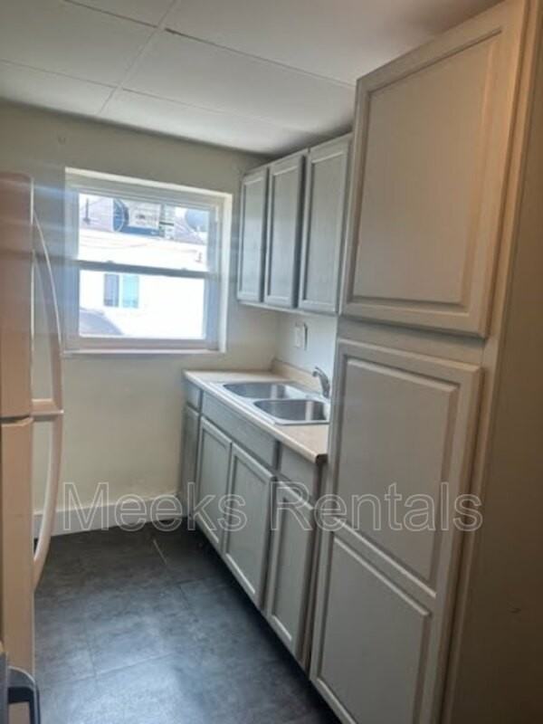 405 29th St W #B - Photo 5 of 6