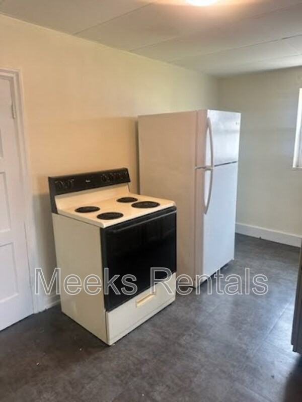 405 29th St W #B - Photo 6 of 6