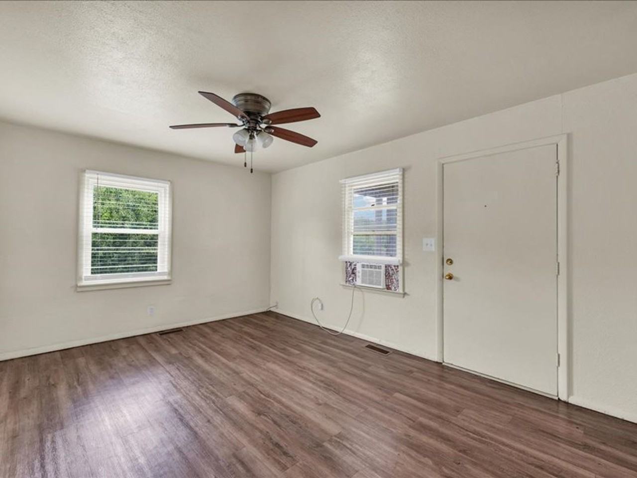 2214 Peirce St - Photo 4 of 12