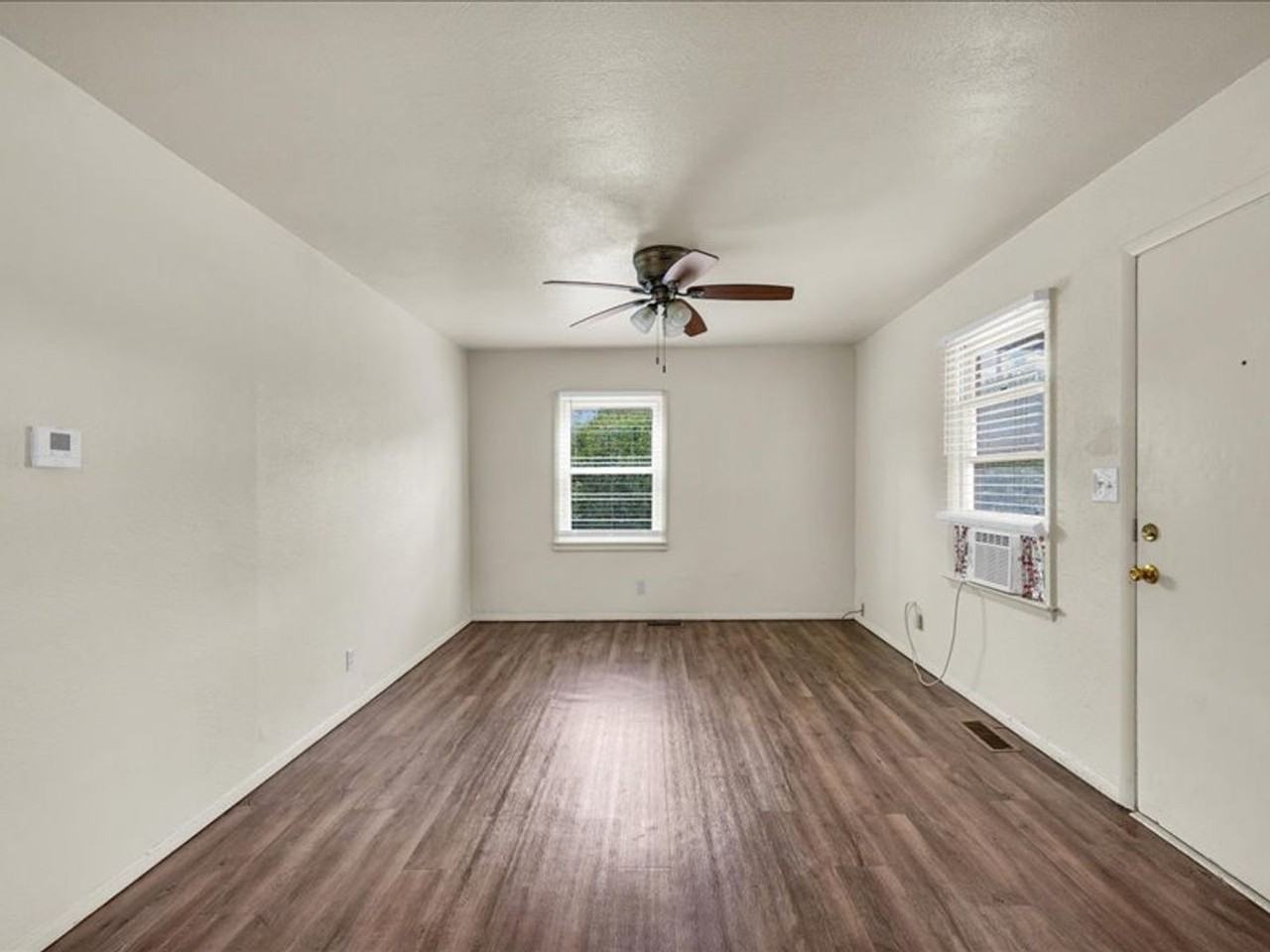 2213 Peirce Ave - Photo 5 of 12