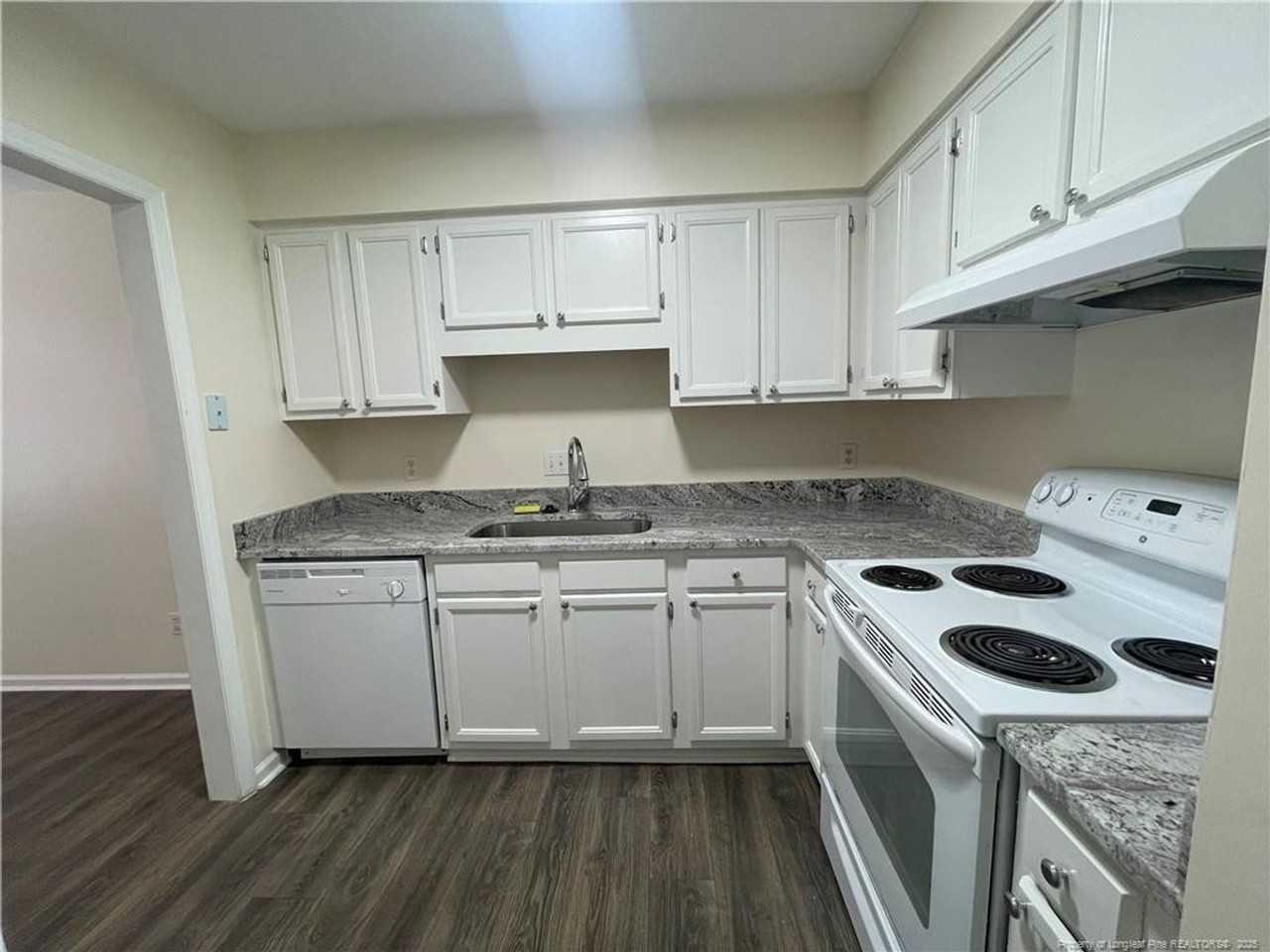 2059 Trexler Ct - Photo 5 of 16