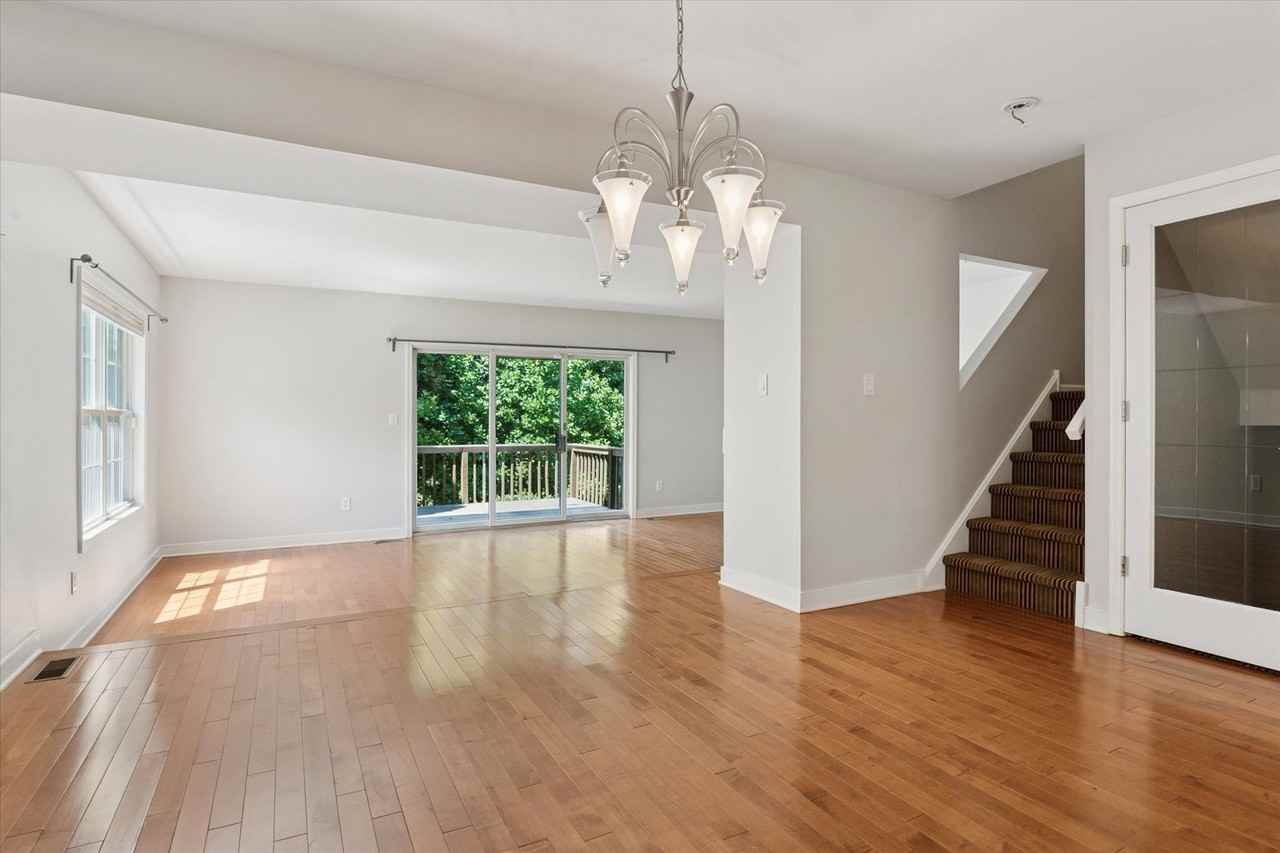 24 Addicks Ct - Photo 2 of 18