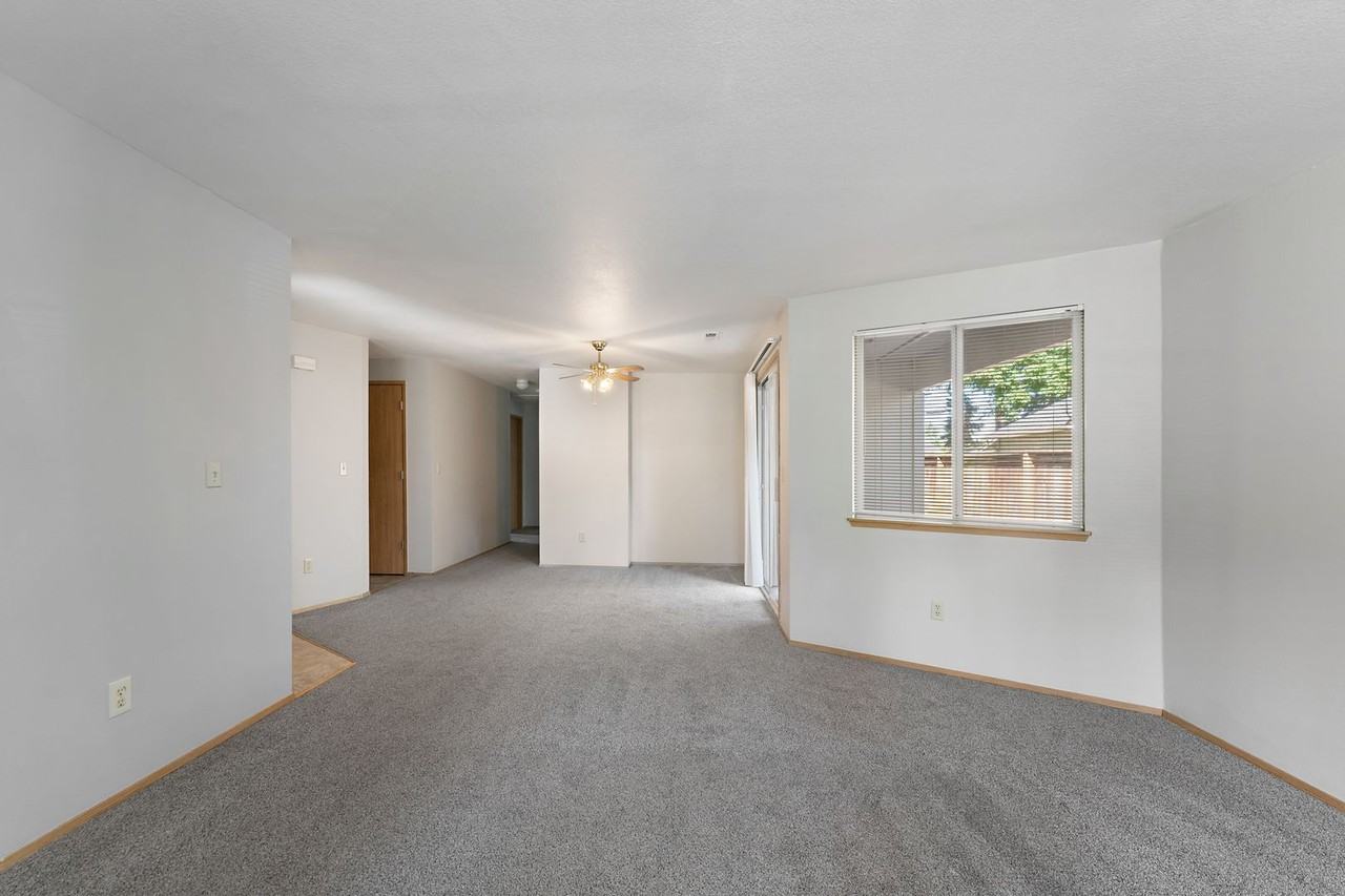 4410 Ne 152nd Ave - Photo 3 of 16