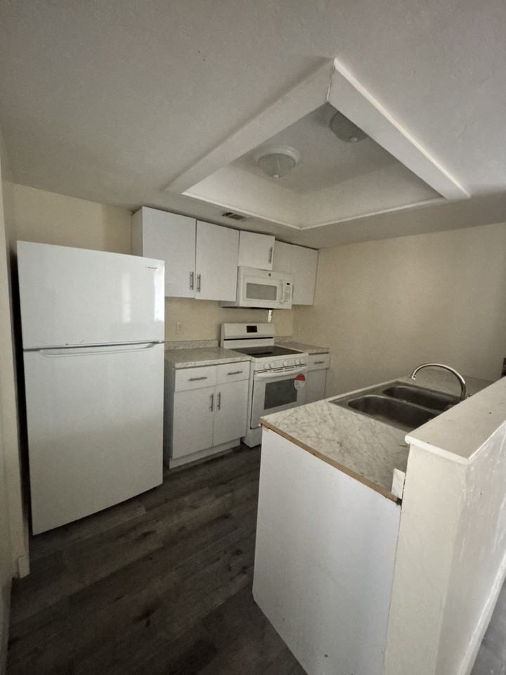 6811 Southwest 5th Place - Photo 4 of 5