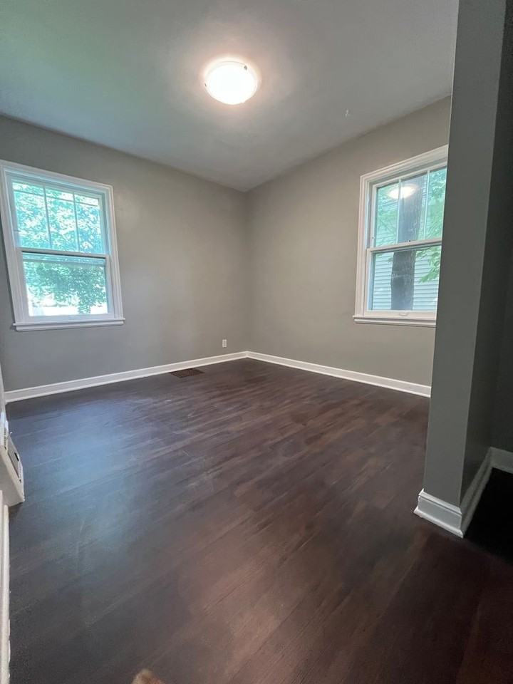 3743 Newton Ave N - Photo 5 of 6