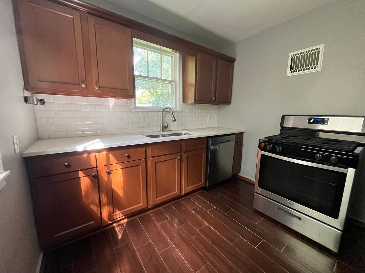 3743 Newton Ave N - Photo 3 of 6