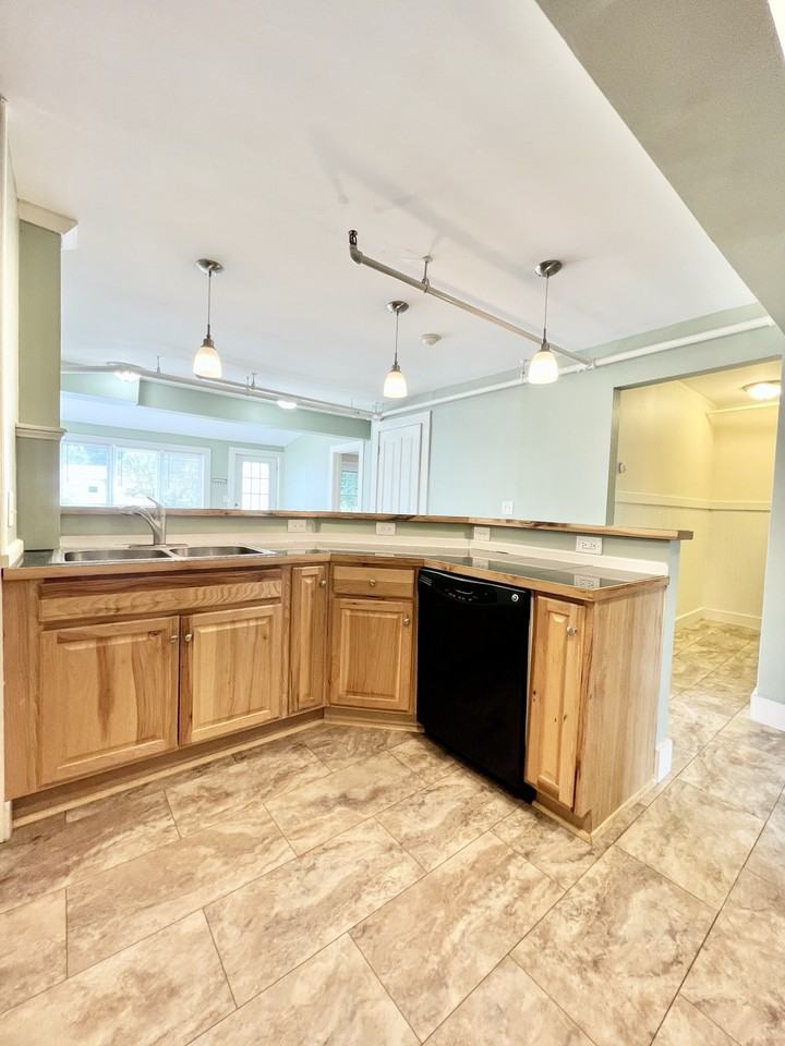 132 Middle Street - Photo 4 of 21