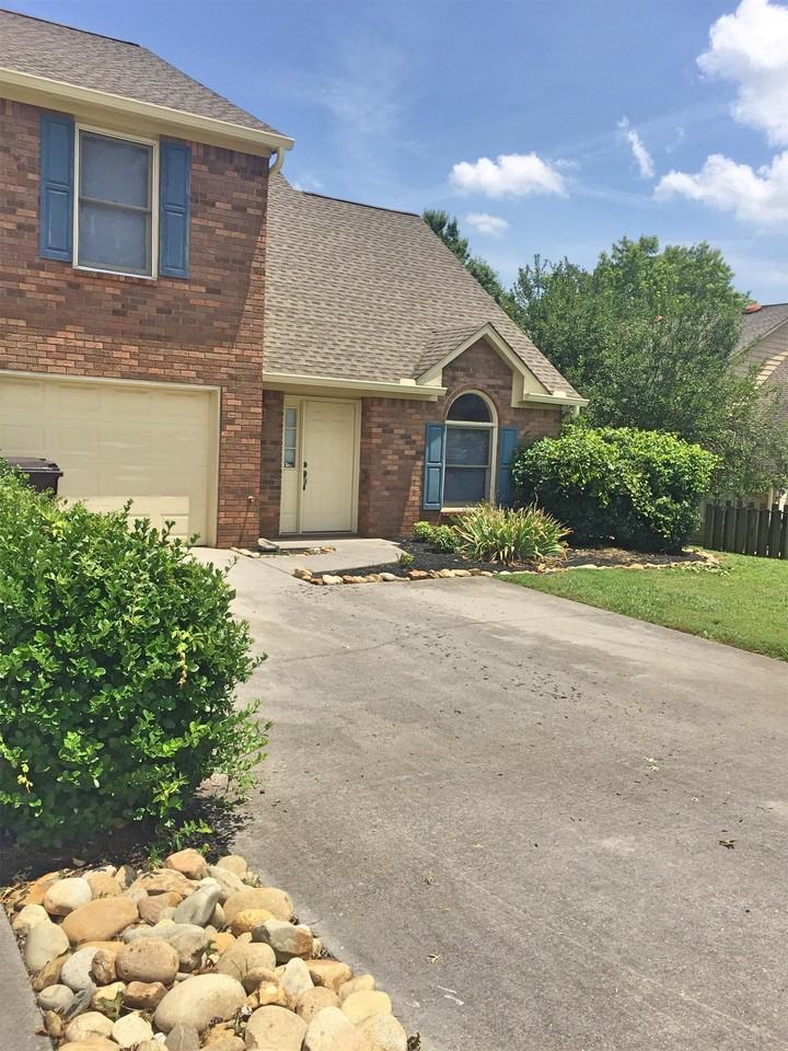 404 Eagle Brook Drive - Photo 2 of 20