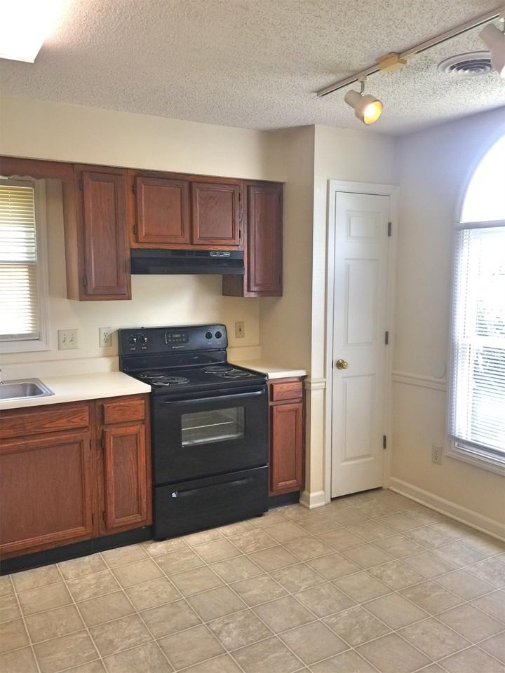 404 Eagle Brook Drive - Photo 5 of 20