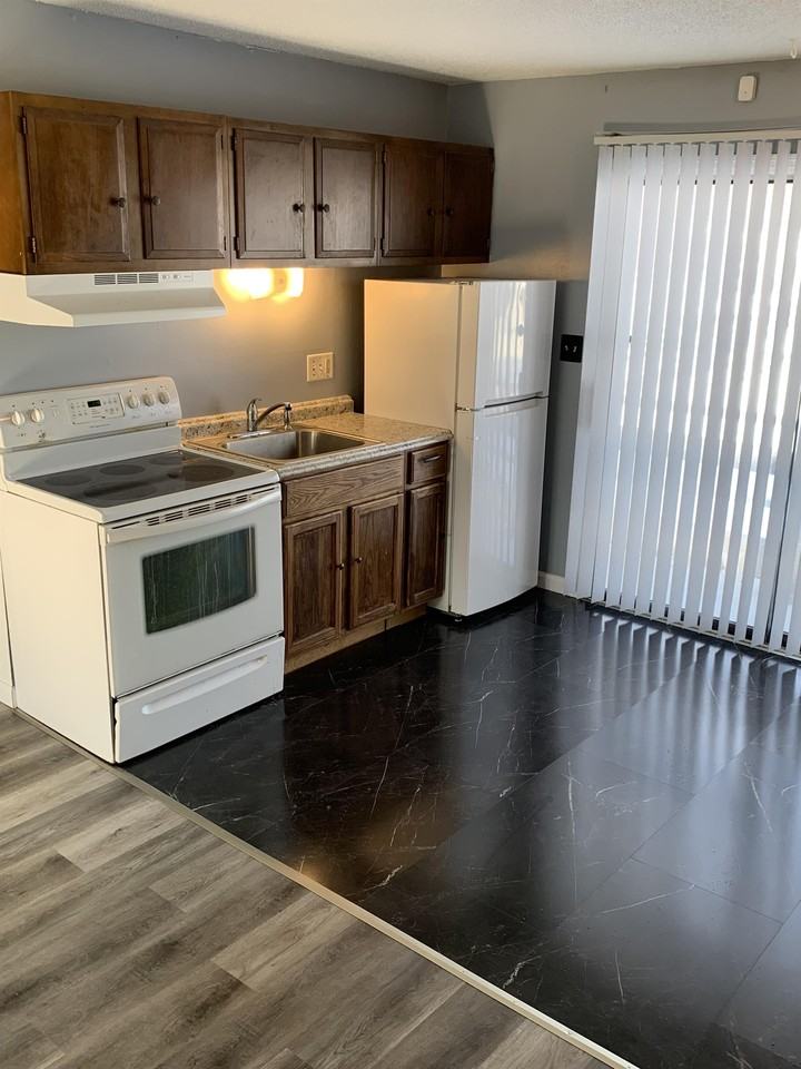 1004 South College Street - Photo 3 of 10