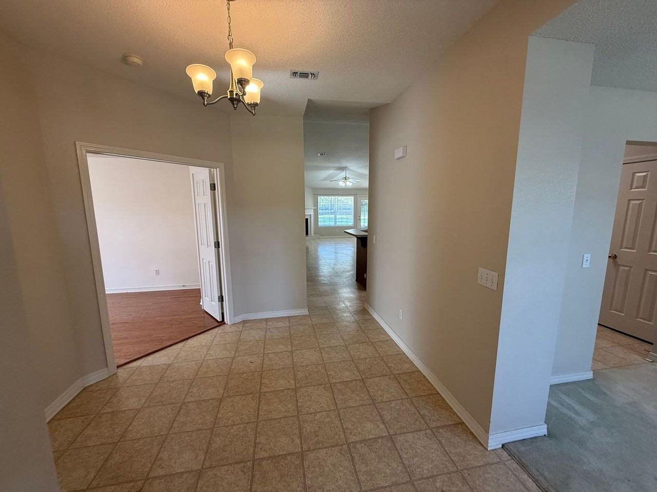 7423 Olympia St - Photo 3 of 33