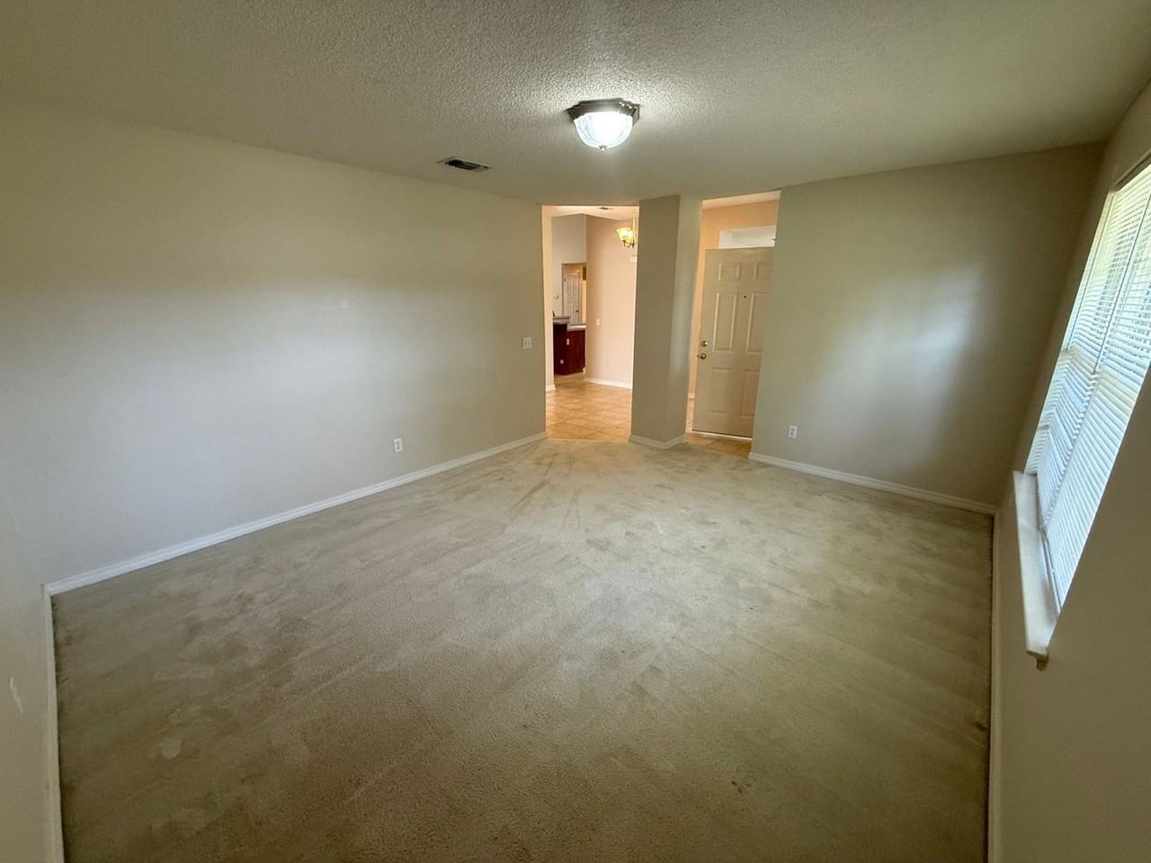 7423 Olympia St - Photo 5 of 33