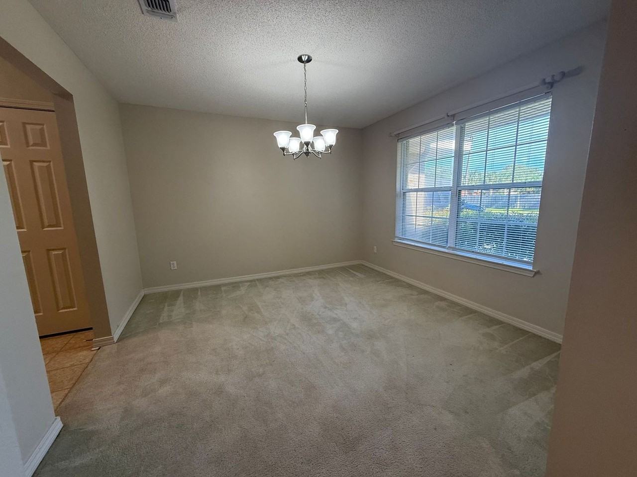 7423 Olympia St - Photo 6 of 33