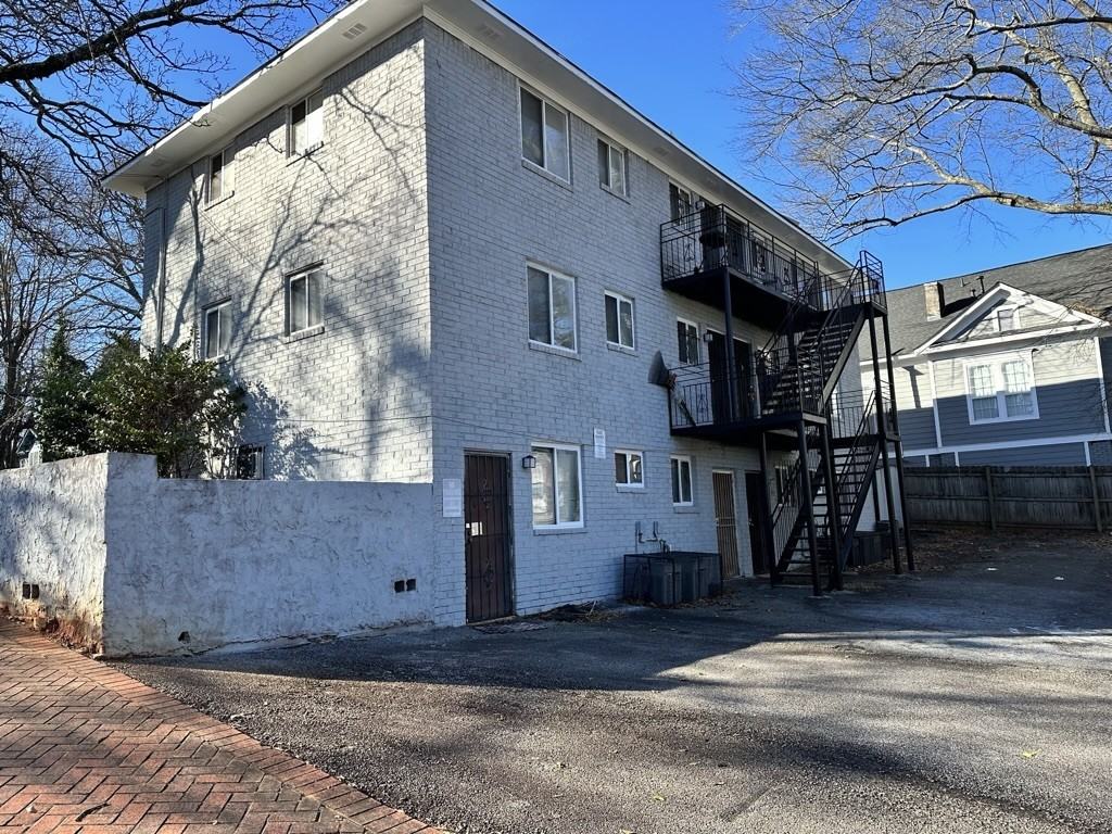 516 Holderness Street Southwest - Photo 2 of 2