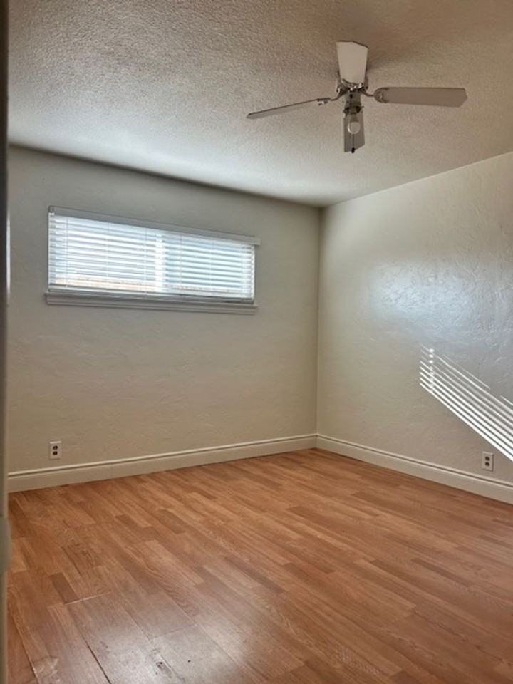 4436 N Van Dyke Ave - Photo 7 of 24