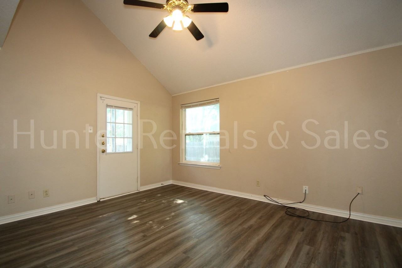 2205 Armadillo Dr - Photo 3 of 31