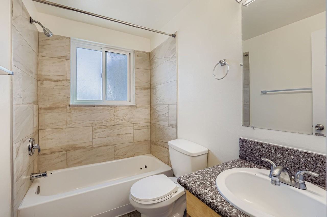 Casa Serena Apartments - Photo 4 of 9