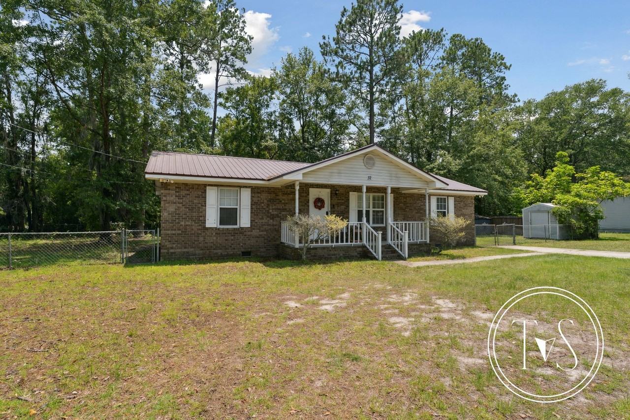 32 Gregory Ct - Photo 2 of 44