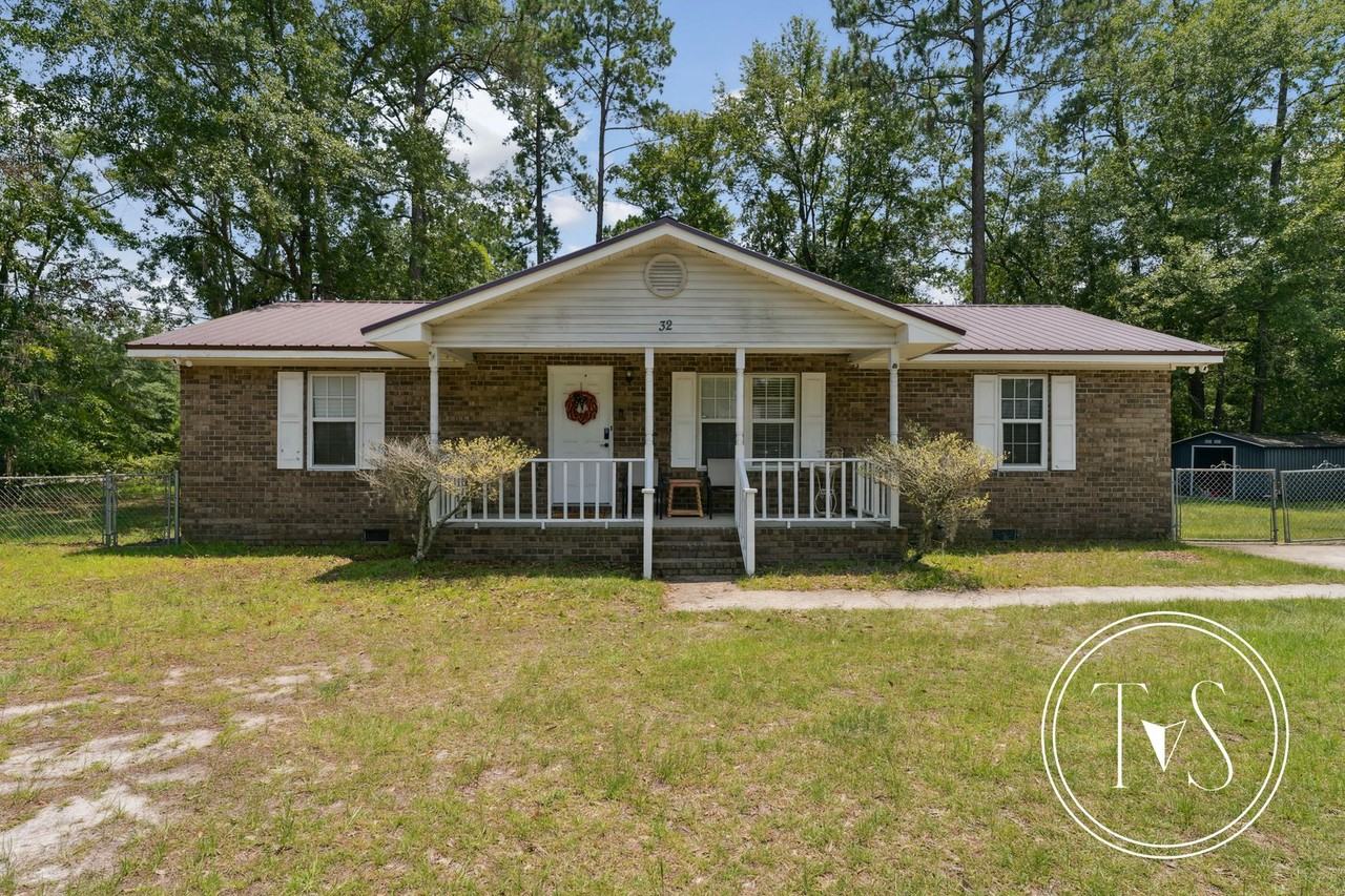 32 Gregory Ct - Photo 3 of 44