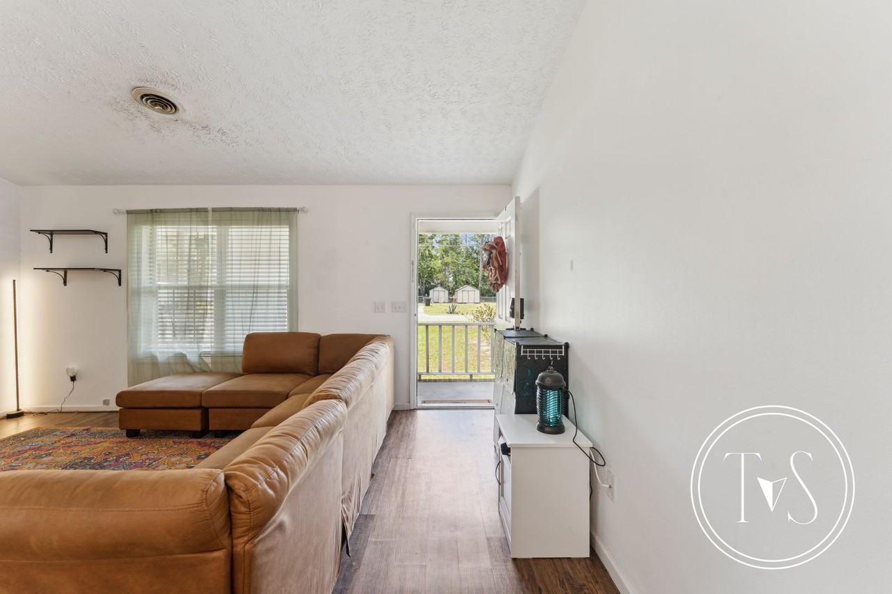 32 Gregory Ct - Photo 7 of 45