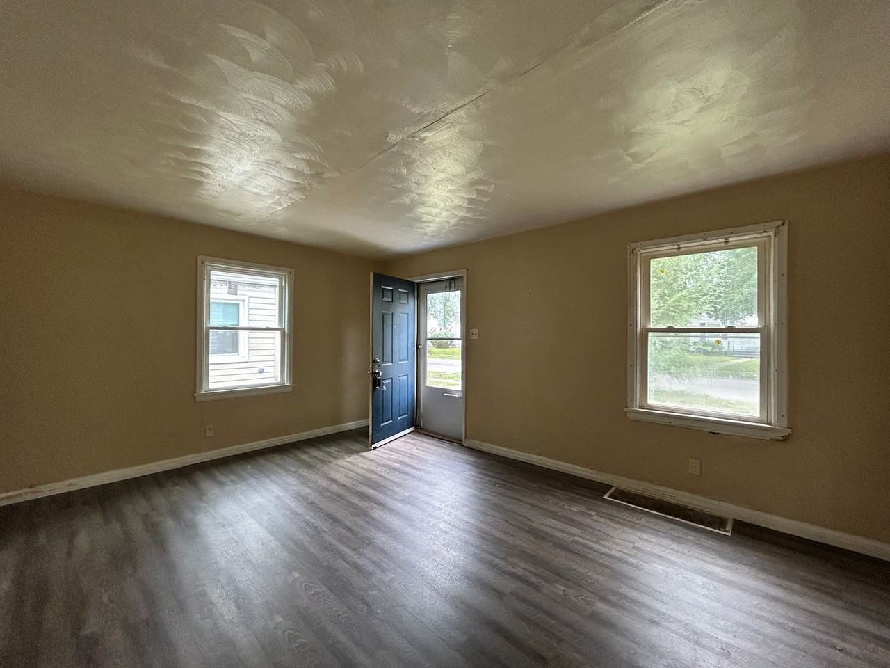 1522 Huey St - Photo 3 of 7