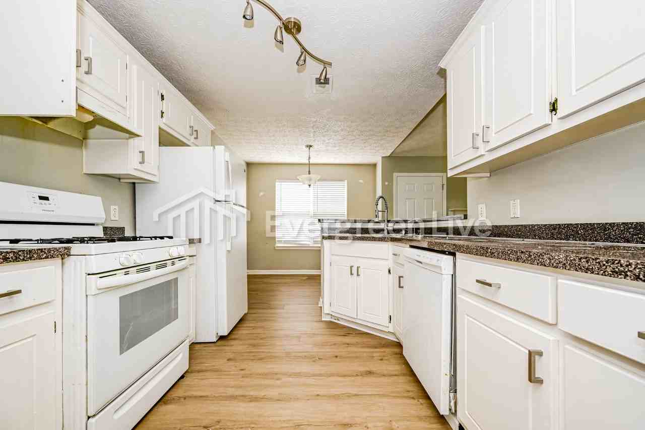 100 Cody Dr - Photo 3 of 15