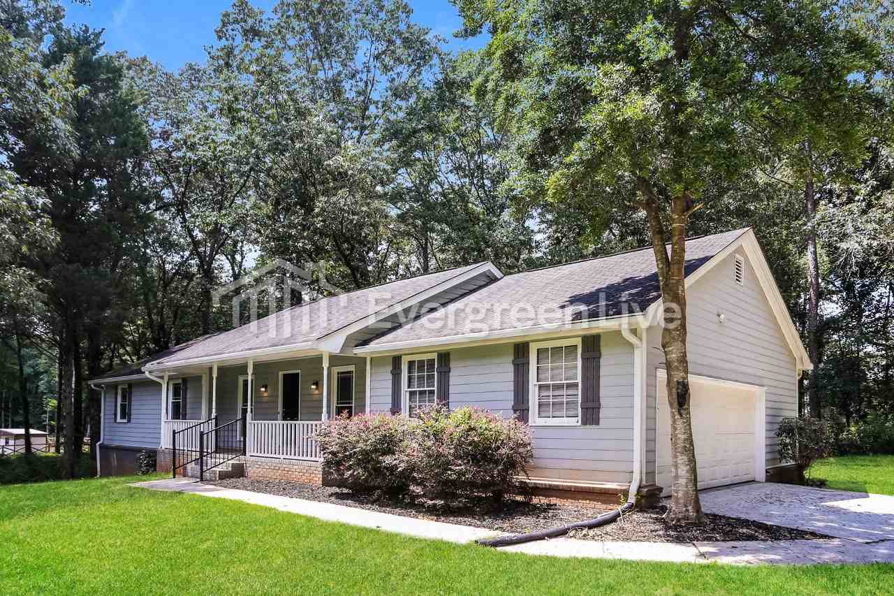 3631 Pennington Dr Se - Photo 3 of 16