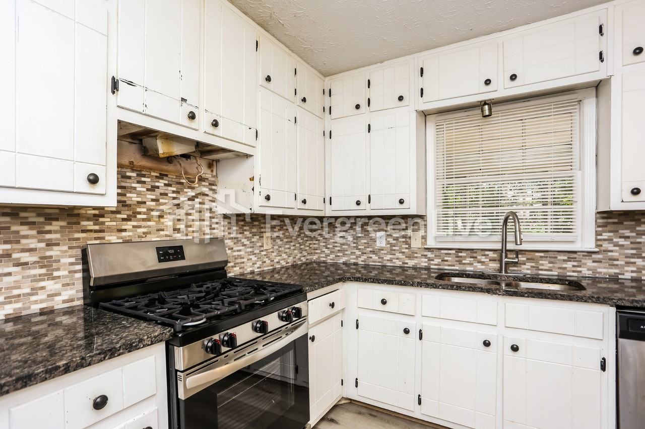 3631 Pennington Dr Se - Photo 7 of 16