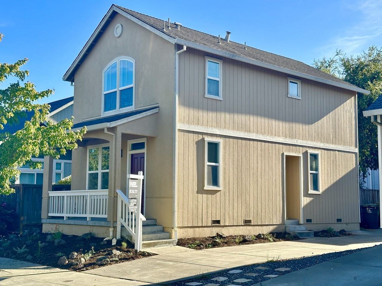 749 Fresno Ave - Photo 2 of 27