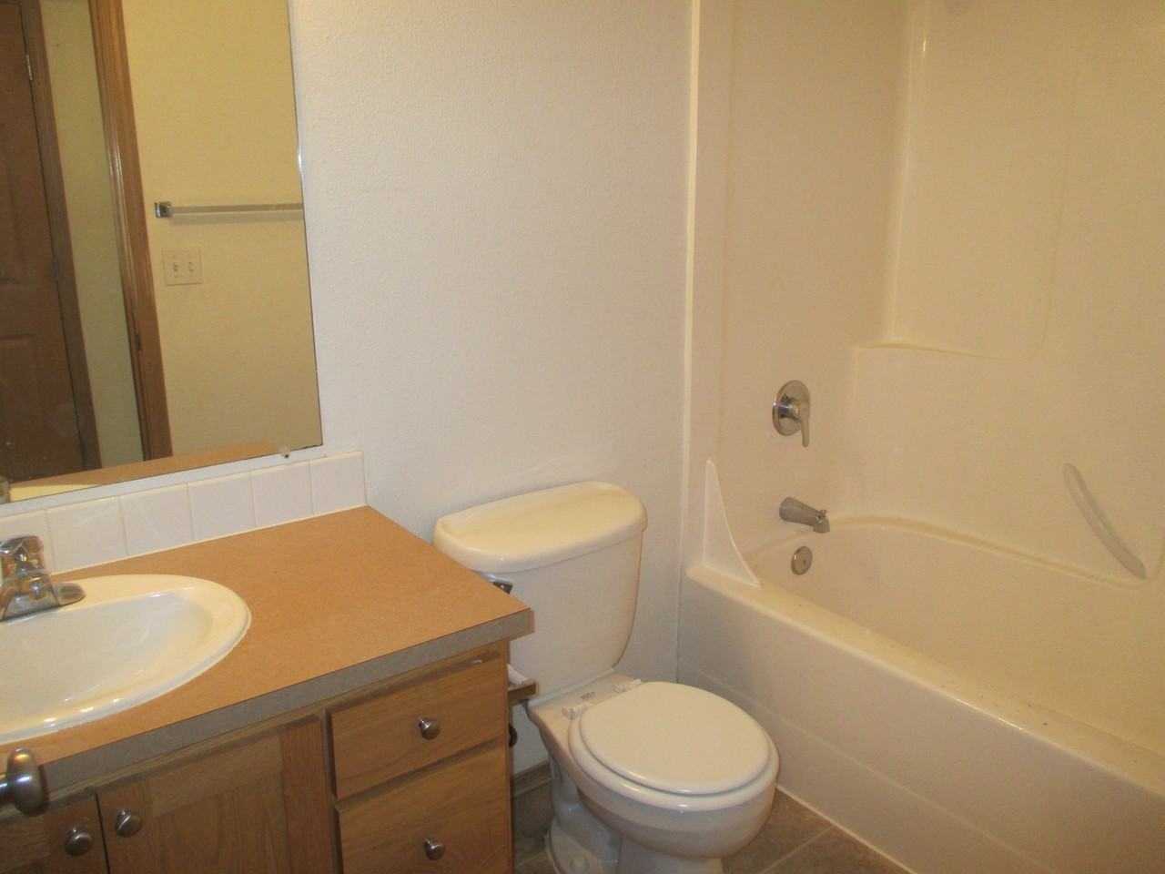 1759 Wendy St Ne - Photo 2 of 20