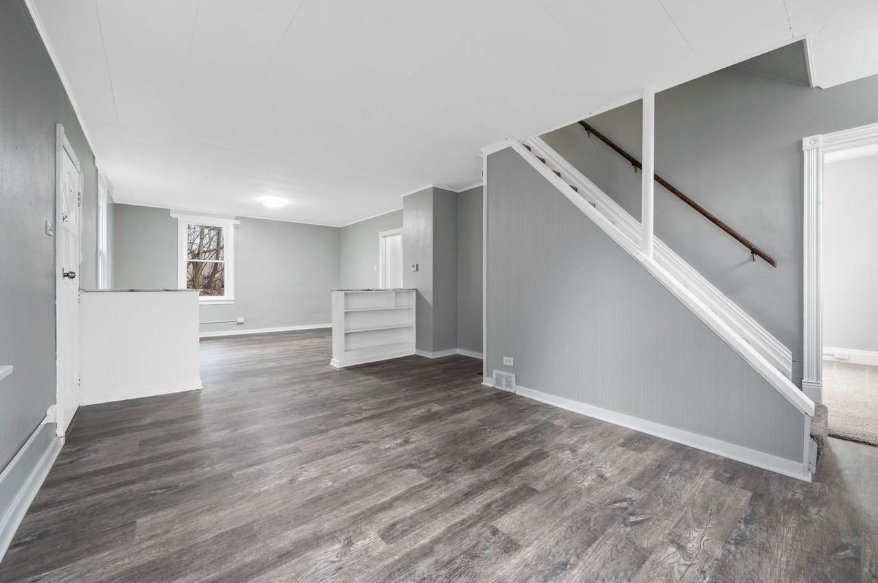 230 N Balph Ave - Photo 3 of 27