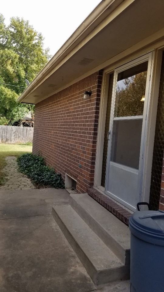 1232 N Edwards Ave - Photo 3 of 33
