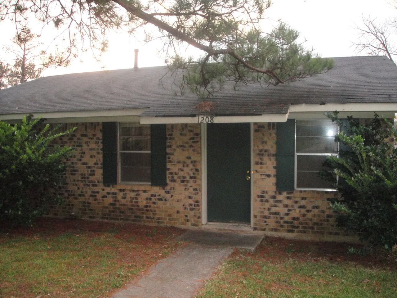1208 N Pines Dr - Photo 2 of 11