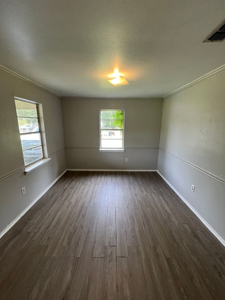 1208 N Pines Dr - Photo 3 of 11