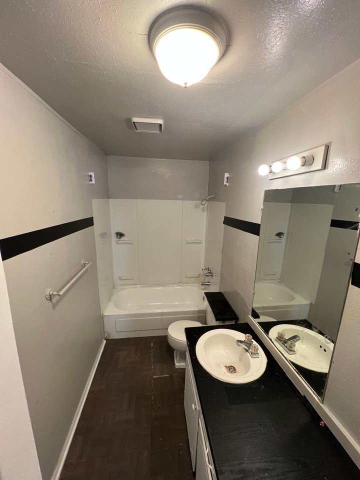 1208 N Pines Dr - Photo 5 of 11