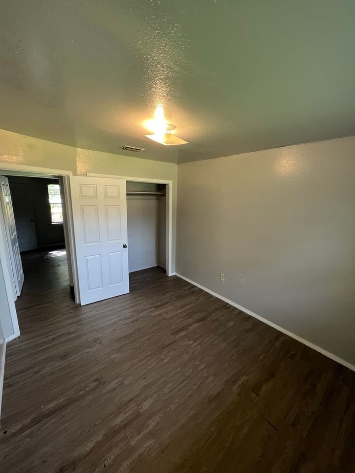 1208 N Pines Dr - Photo 6 of 11