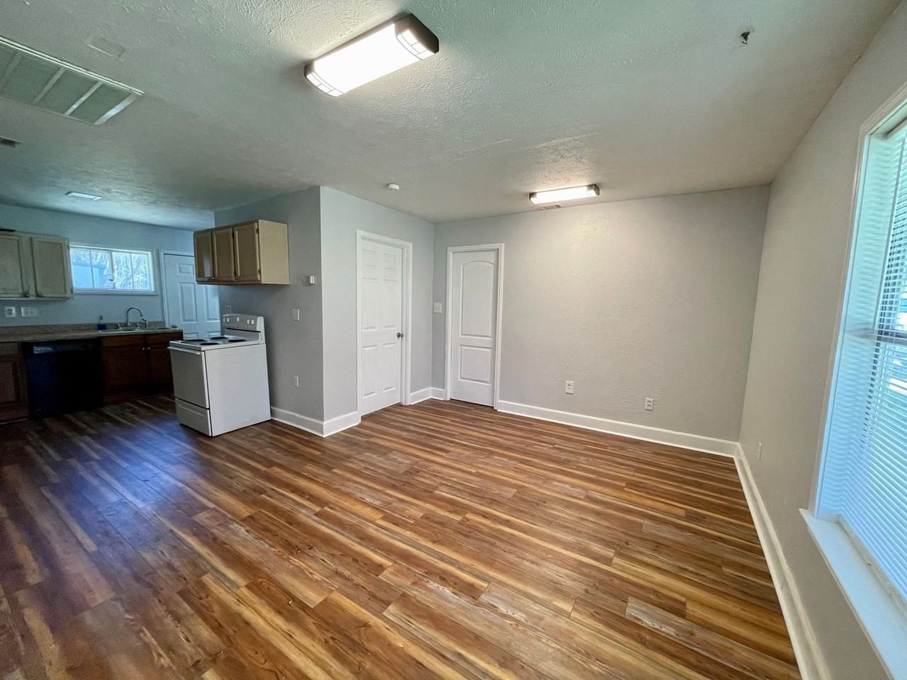 7507 Grissom Dr - Photo 3 of 19