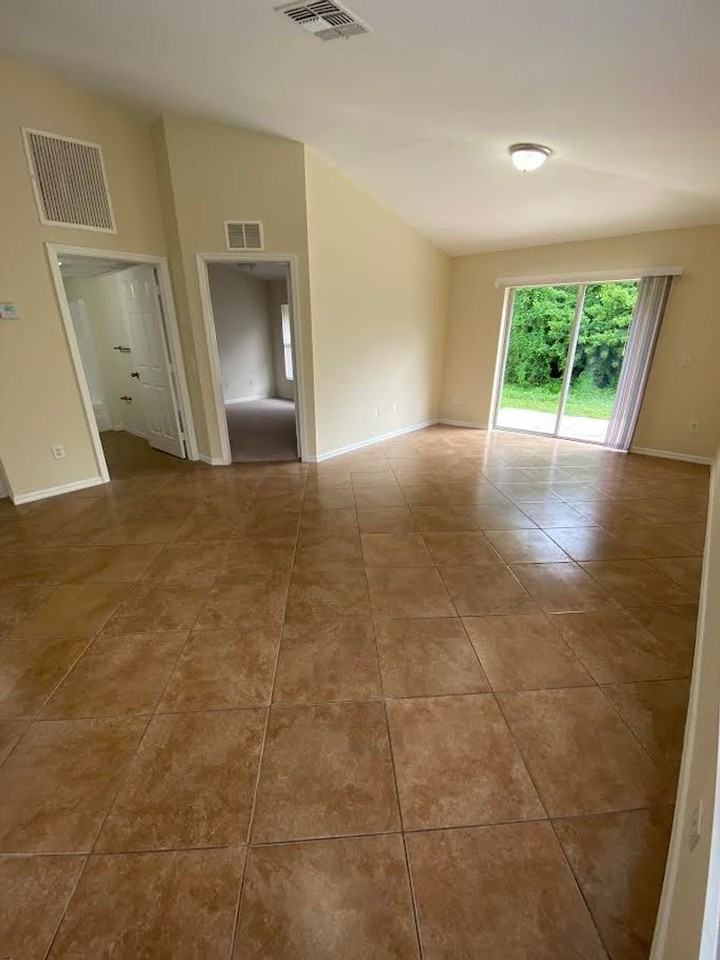 17479 Ellie Dr - Photo 4 of 8