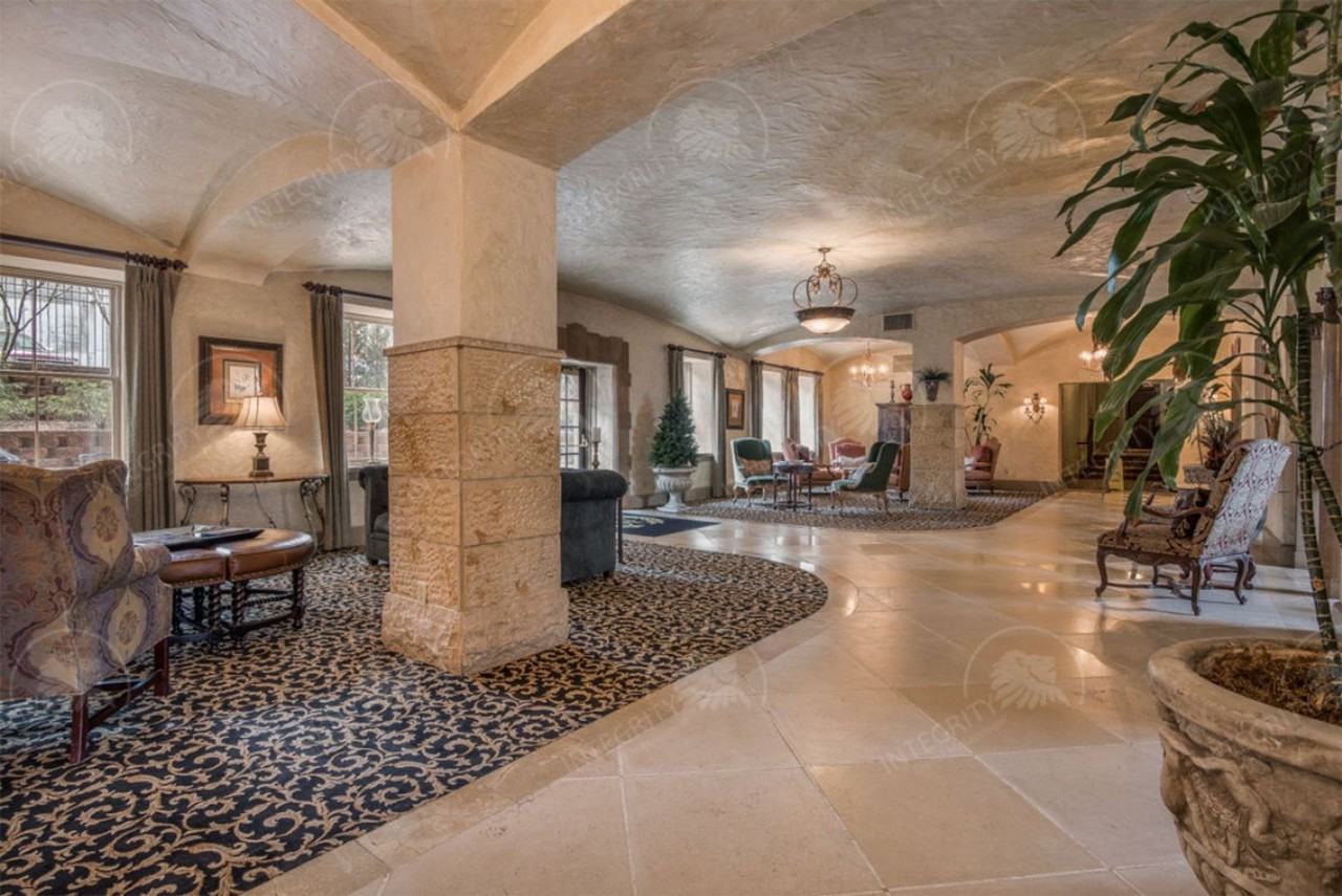 229 Ward Pkwy - Photo 6 of 50