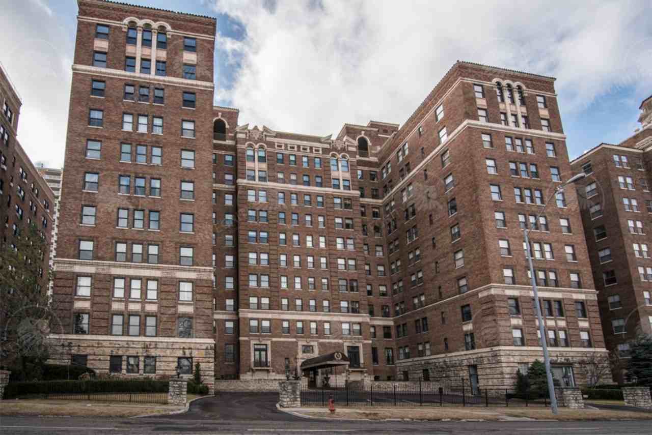 229 Ward Pkwy - Photo 4 of 50