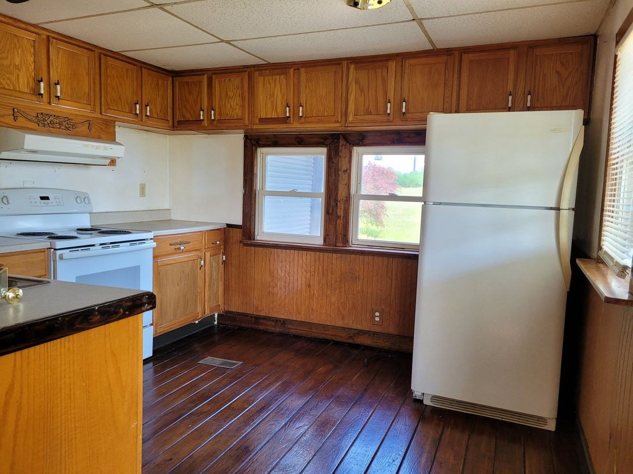 11791 Weaver Rd - Photo 2 of 9