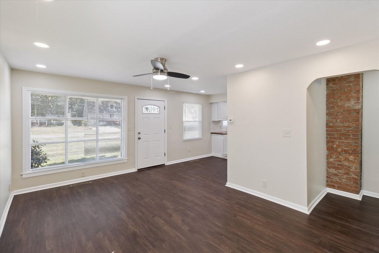 443 Fairway Blvd - Photo 3 of 25