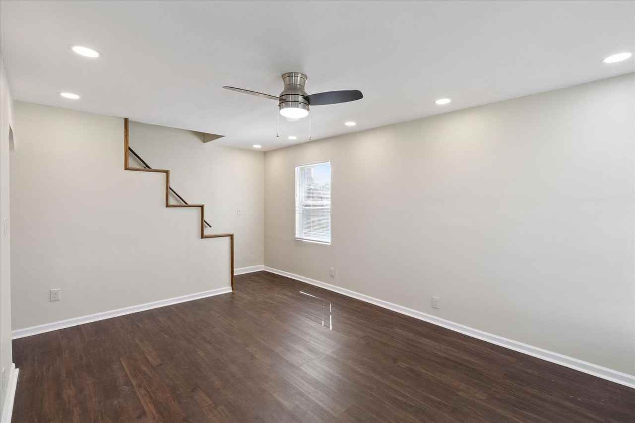 443 Fairway Blvd - Photo 4 of 25