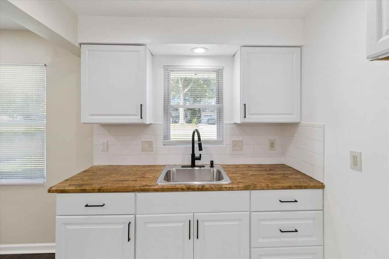443 Fairway Blvd - Photo 6 of 25