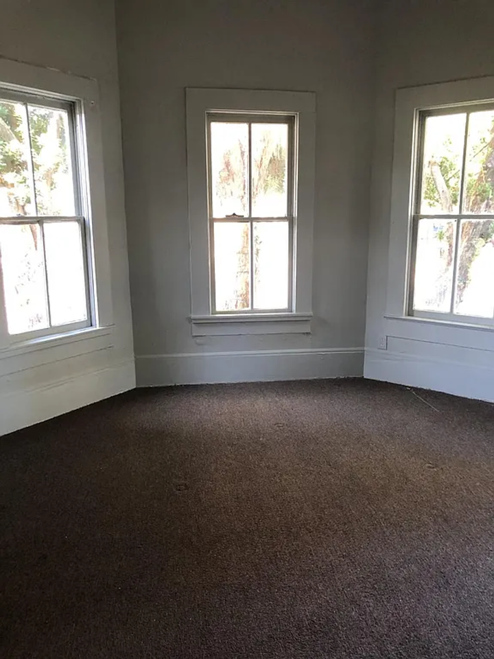 4185 Highland Ave - Photo 2 of 5