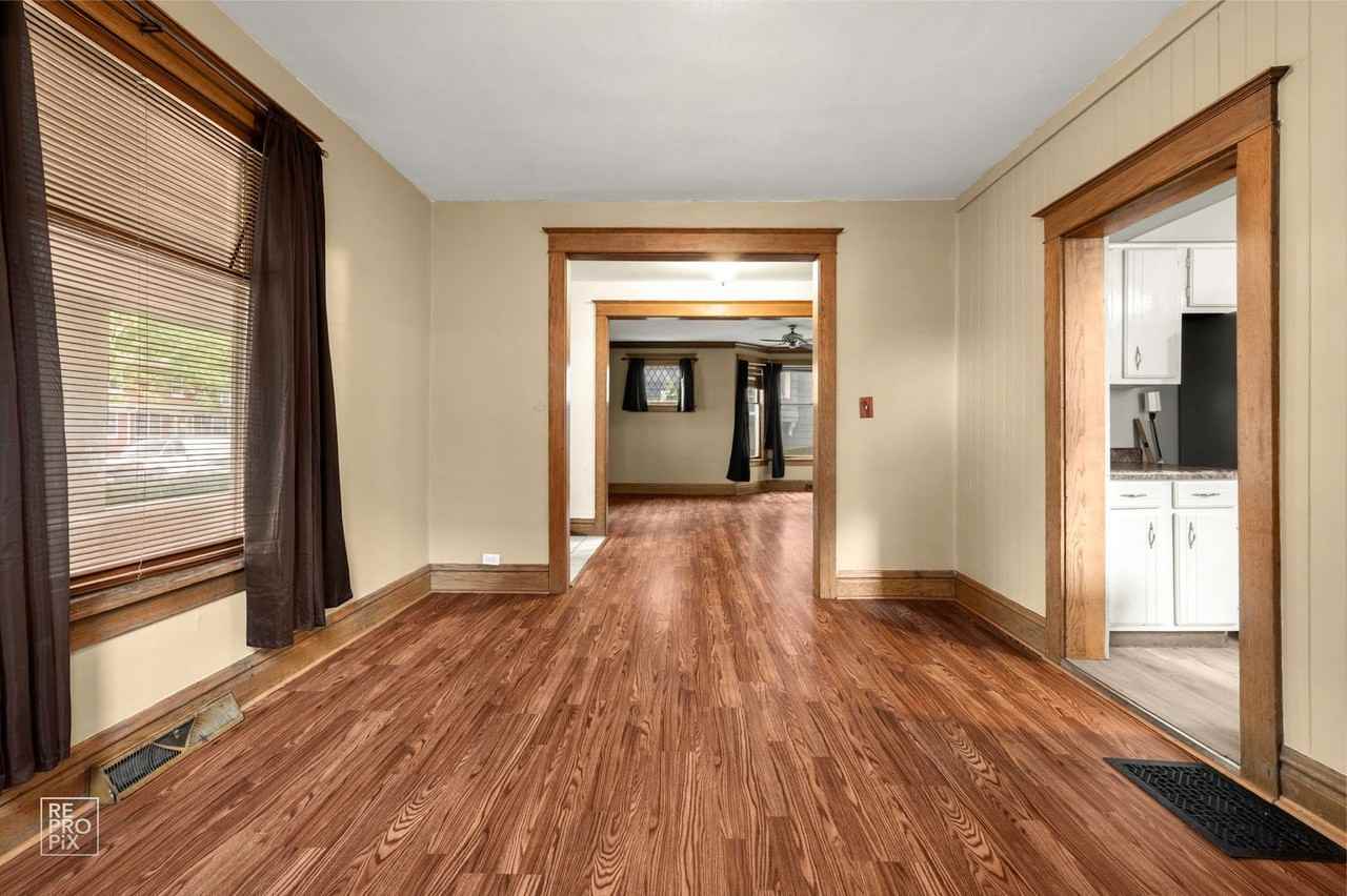 534 Palace St - Photo 3 of 12