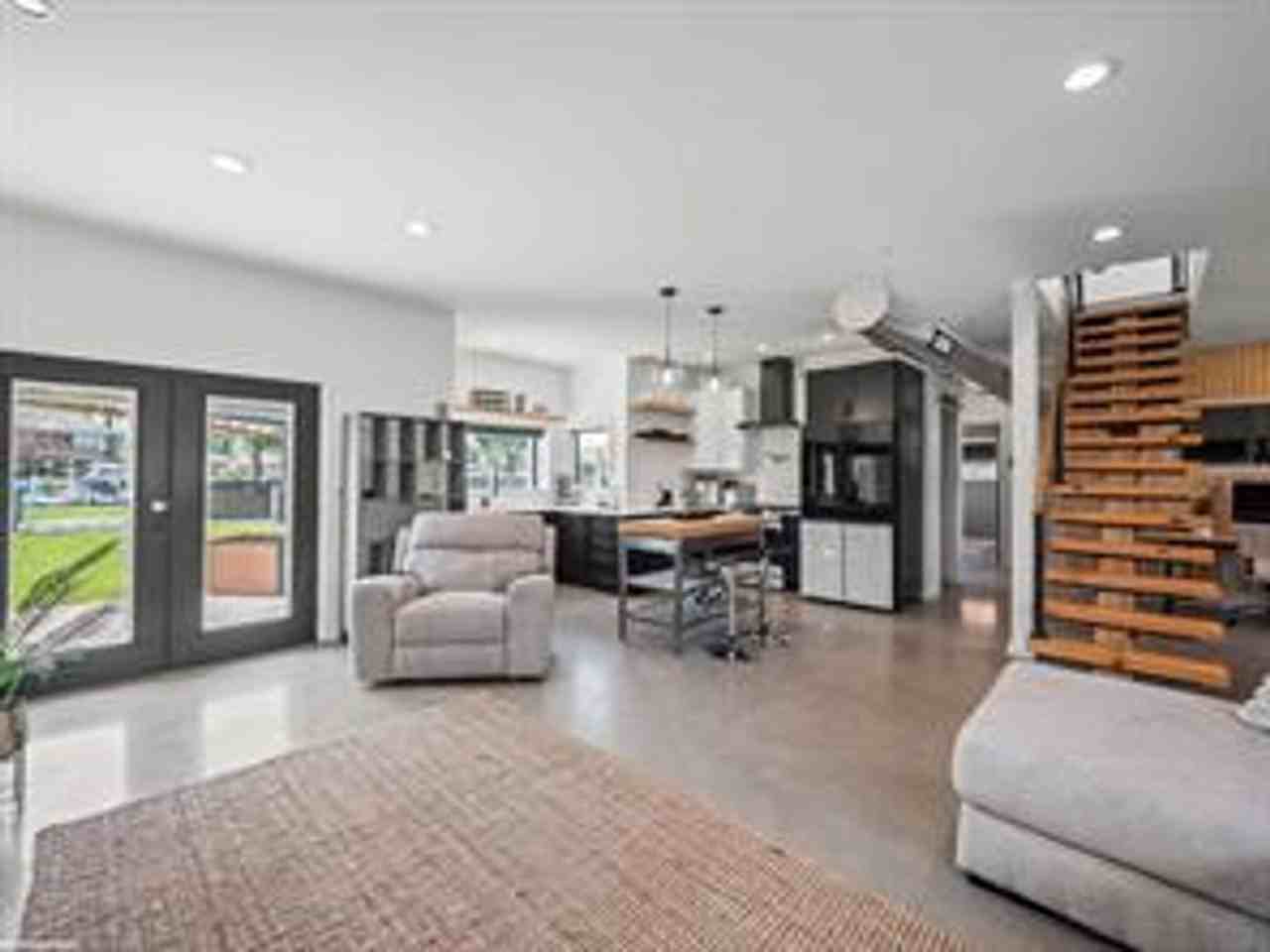 37645 Lakeville St - Photo 2 of 8