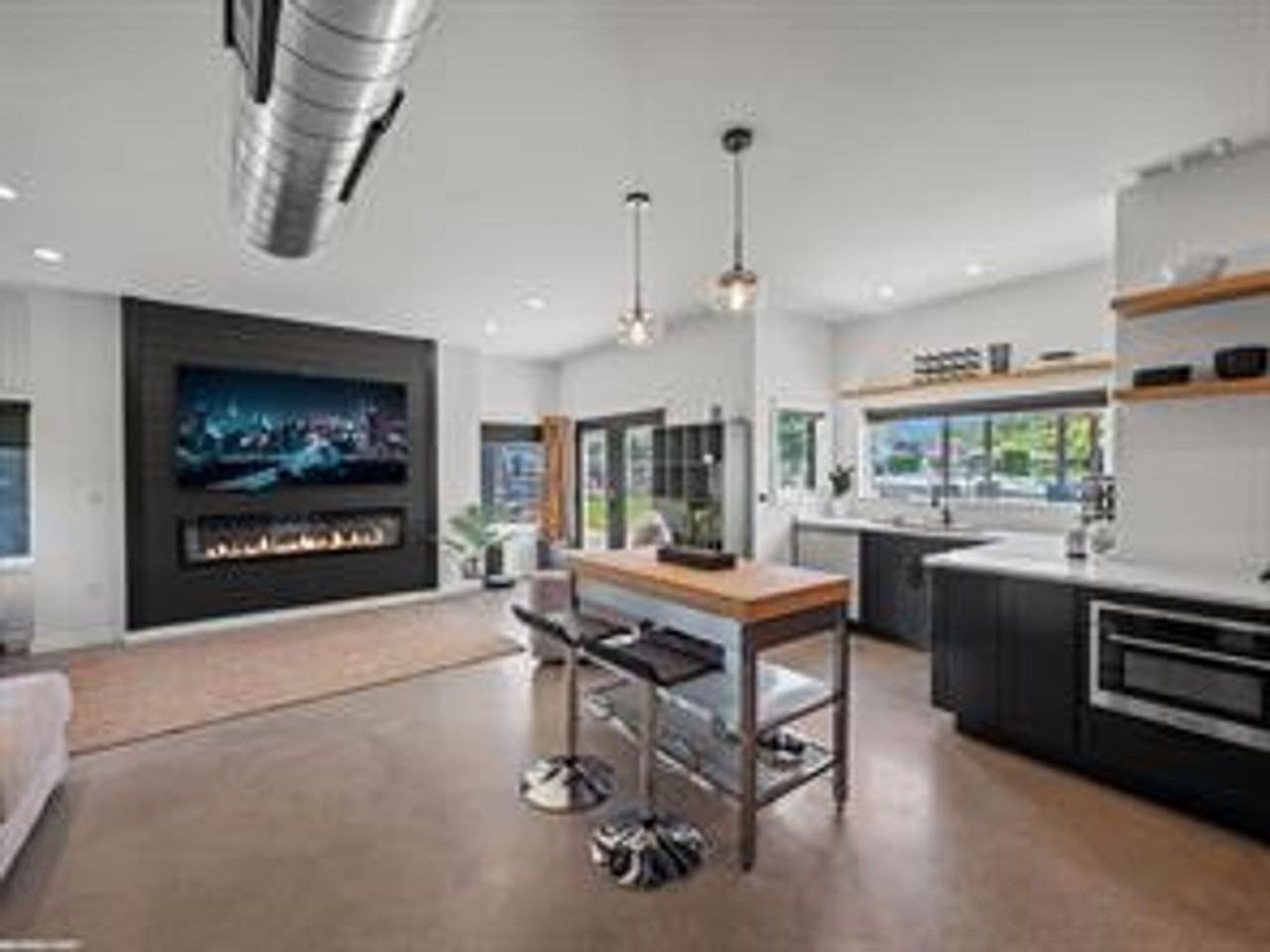 37645 Lakeville St - Photo 3 of 8