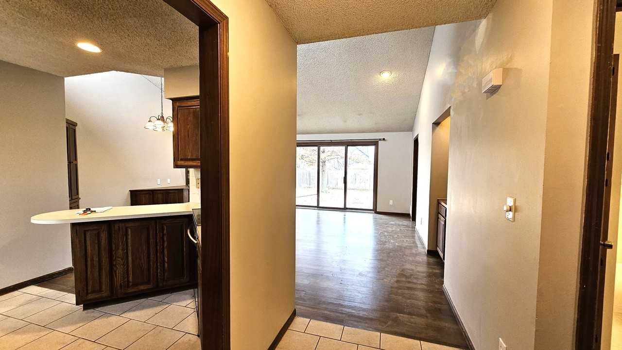 3029 N Longfellow Ct - Photo 2 of 13